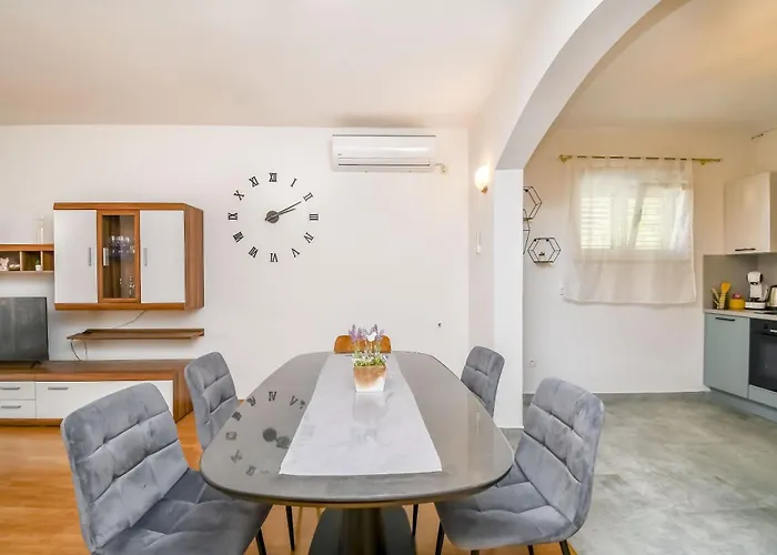 Smoljic Apartment *